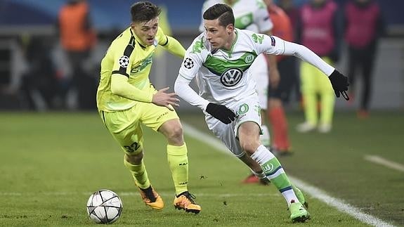 Julian Draxler (d), contra el Gante. 