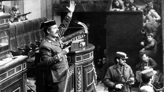 Antonio Tejero, al irrumpir en el Congreso.