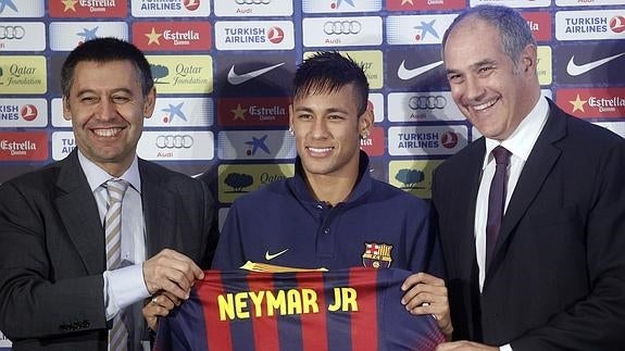 Josep María Bartomeu, Neymar y Andoni Zubizarreta. 