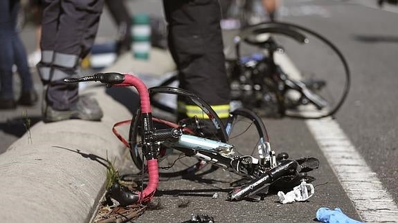 Así ha quedado una de las bicicletas arrolladas por el coche. 