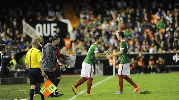 Jugadores del Athletic durante un cambio. 