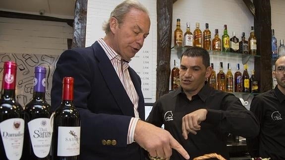 Bertín Osborne, en su bar de Valladolid. 