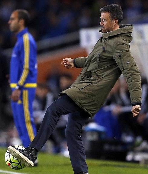 Luis Enrique para la pelota. 