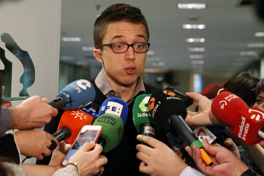 Errejón atiende a la prensa