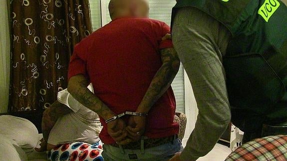 Imagen de dos de los detenidos. 