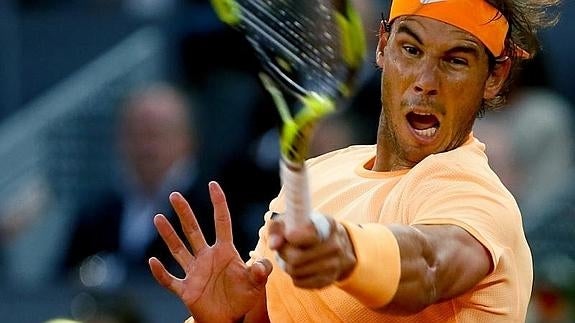 Rafa Nadal disputa un punto en la Caja Mágica. 