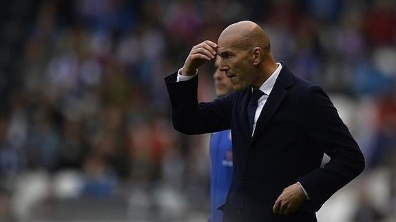 Zinedine Zidane, técnico del Real Madrid, en Riazor. 