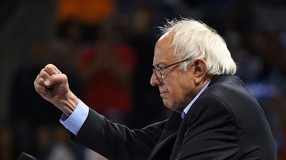 El candidato democrático Bernie Sanders en Carson, California.