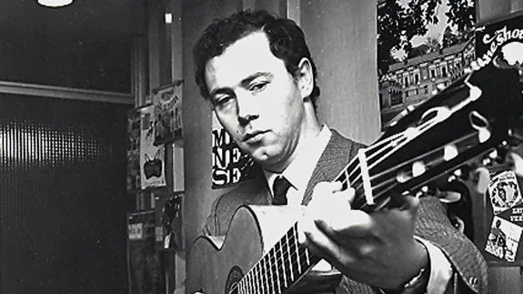 Fotografía del 6 de marzo de 1969 del compositor y guitarrista José Luis Armenteros.