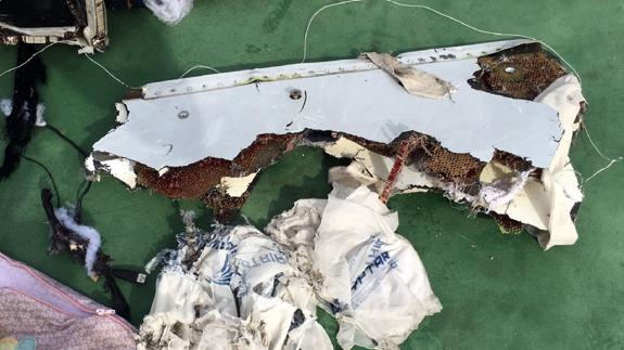 Restos del EgyptAir desaparecido en el Mediterráneo.