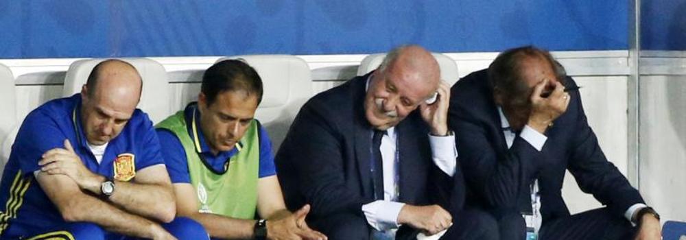 Vicente del Bosque y su cuerpo técnico, durante el partido ante Croacia. 