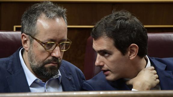 Juan Carlos Girauta y Albert Rivera en el Congreso.