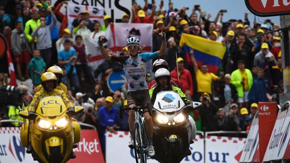 Bardet celebra la victoria de etapa. 