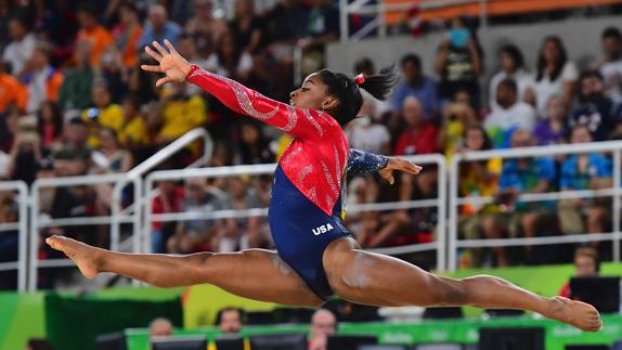 Simone Biles, durante uno de sus ejercicios.