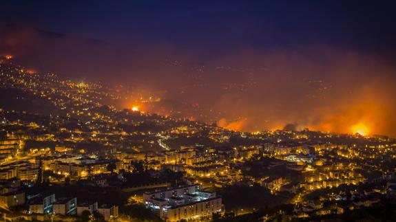 Las llamas azotan la capital de Madeira.