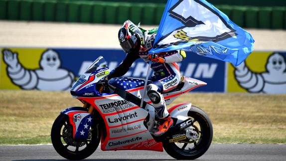 Lorenzo Baldassarri celebra su victoria en el GP de San Marino. 