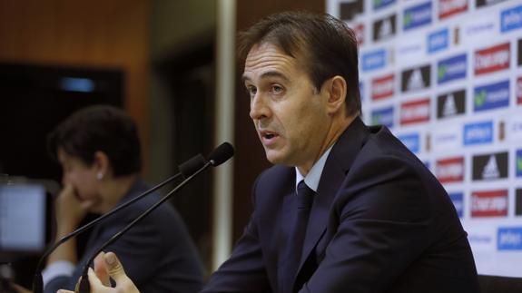 Lopetegui en rueda de prensa. 