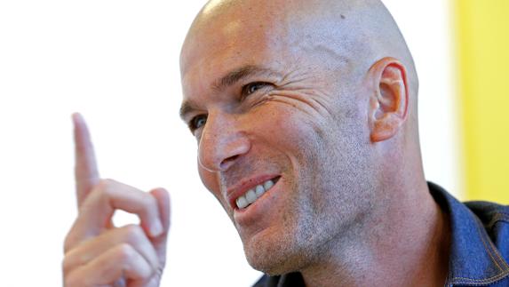 Zidane atiende a los medios. 