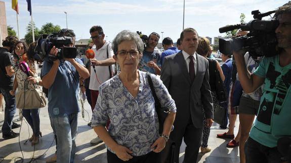 La madre de David Guerrero, la pasada semana en los juzgados tras plantear su petición