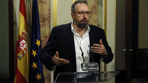 JUan Carlos Girauta comparece tras el discurso de Rajoy