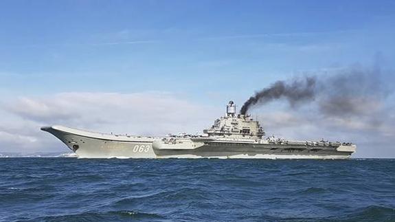 Portaaviones ruso Almirante Kuznetsov en aguas internacionales