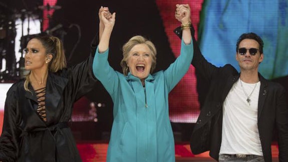 Hillary Clinton, con Jennifer López y Marc Anthony