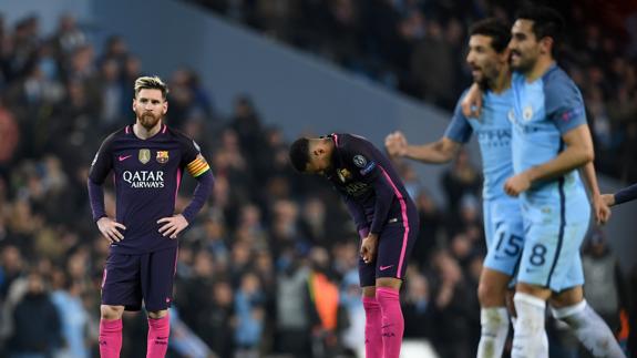 Messi se lamenta en el partido ante el Manchester City. 