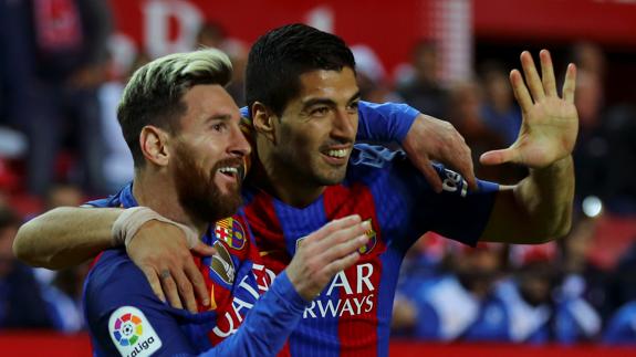 Messi y Luis Suárez, autores de los dos goles. 