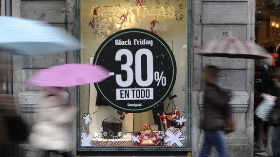 Cartel de descuentos durante el 'Black Friday'.