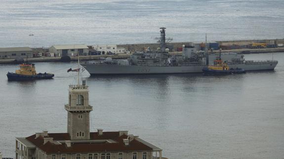 La Royal Navy atraca en Gibraltar.