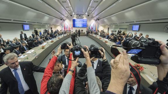 Reunión formal de ministros de petróleo de la OPEP, en Viena.