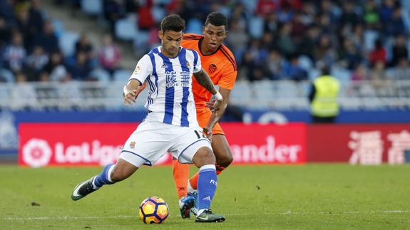 Willian José remata a portería. 