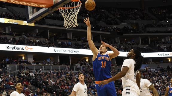 Willy Hernángomez encesta ante los Nuggets. 