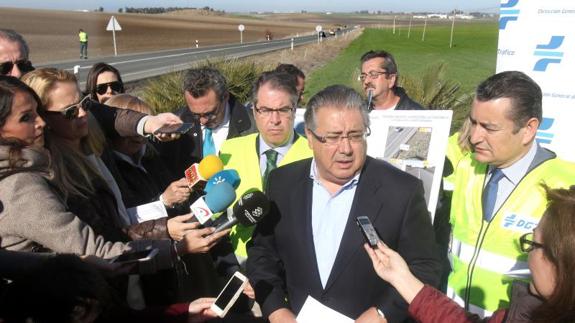 El ministro del Interior, Juan Ignacio Zoido, hoy en Utrera.