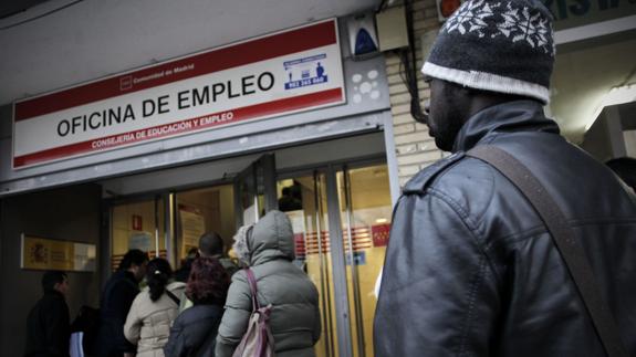 El paro sube en 57.257 personas en enero, la mitad de lo habitual para este mes