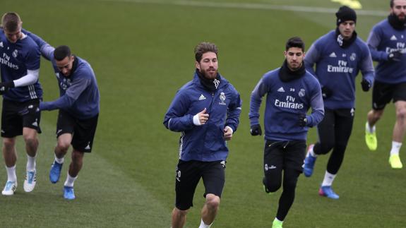 Los jugadores del Madrid, entrenando en Valdebebas. 