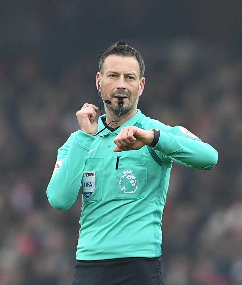 Mark Clattenburg, en un partido de la Premier League. 