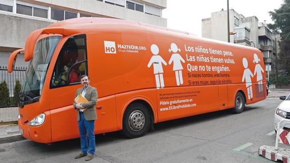 La Fiscalía reclama la inmovilización del autobús de Hazte Oír para evitar la reiteración delictiva