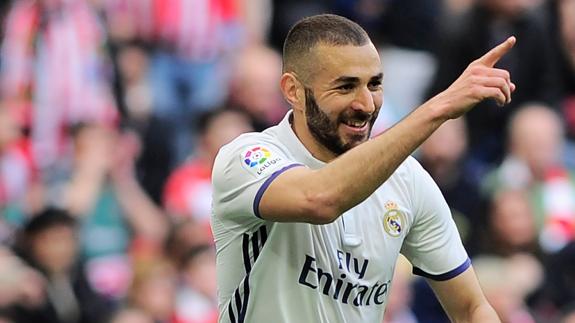 Benzema celebra su gol. 