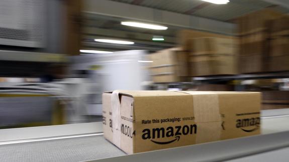 Un paquete de Amazon en uno de sus centros logísticos. 