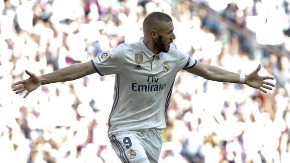 Benzema celebra el 1-0. 