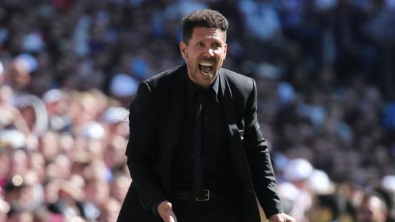 Simeone, ante el Real Madrid. 