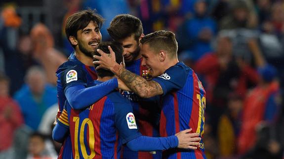 Los futbolistas del Barça celebran uno de los tantos frente a Osasuna. 