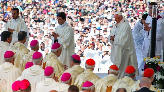 El papa Francisco en el santuario de Fátima (Portugal).