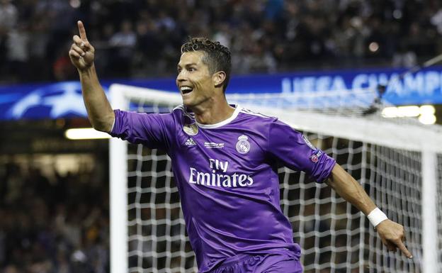 Cristiano celebra uno de sus goles en la final. 