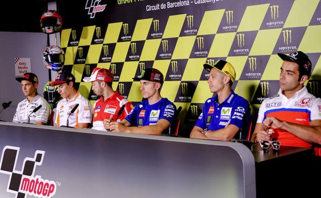 Los pilotos de MotoGP, durante la presentación. 