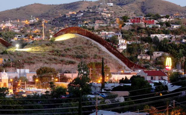 Muro que separa México y Estados Unidos en Nogales.