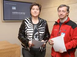Aránzazu Vallejo, y el director técnico de la estación, Gonzalo Morrás. /JUAN MARÍN