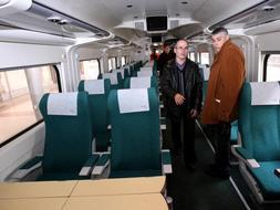 Más de un centenar de personas estrenan el nuevo tren Alvia S-120 de Renfe