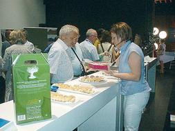 Arnedo. La ‘Capital del Calzado’ exhibió una exposición con algunos modelos de zapatos imposibles y una muestra gastronómica. / L.R.